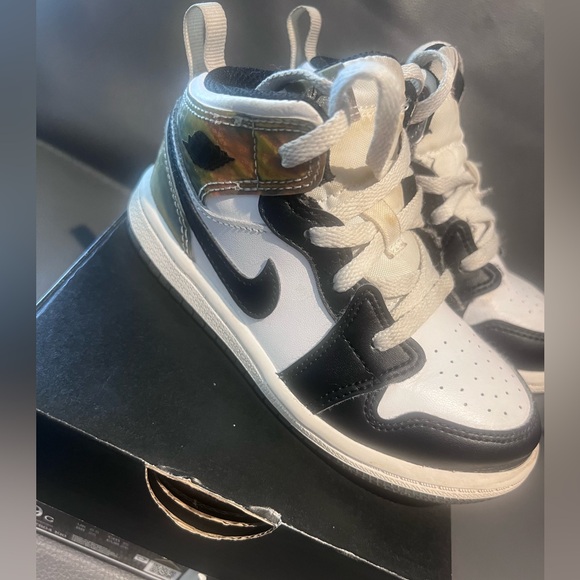 Jordan 1 Mid SE (TD) - Picture 2 of 3